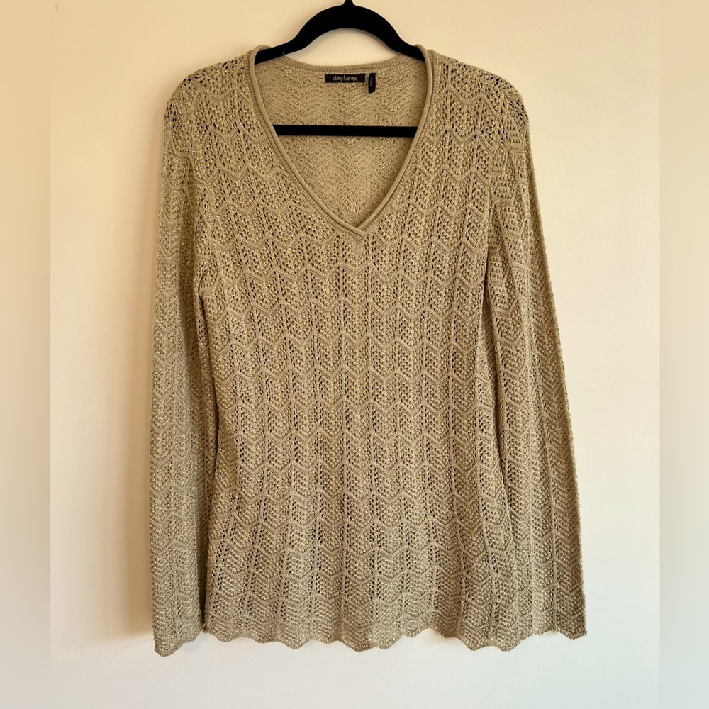 Daisy Fuentes V neck sweater gold sparkle woven knit large